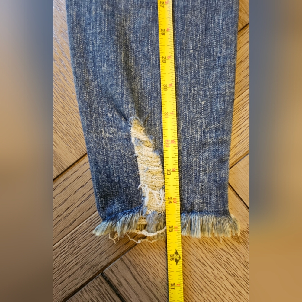 Distressed Jeans - Picture 11 of 15